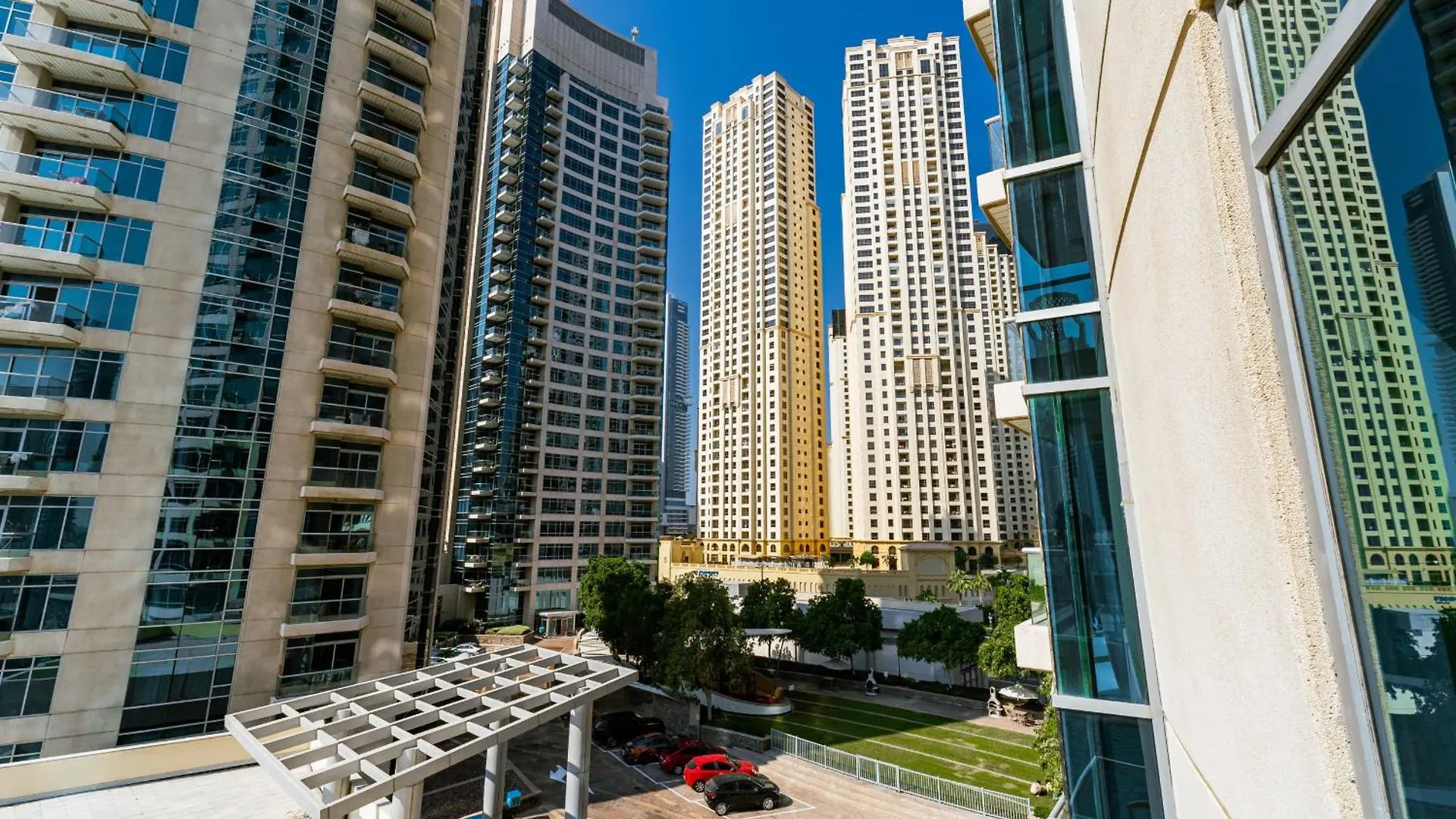 Apartment Chic 1Br Marina View Retreat