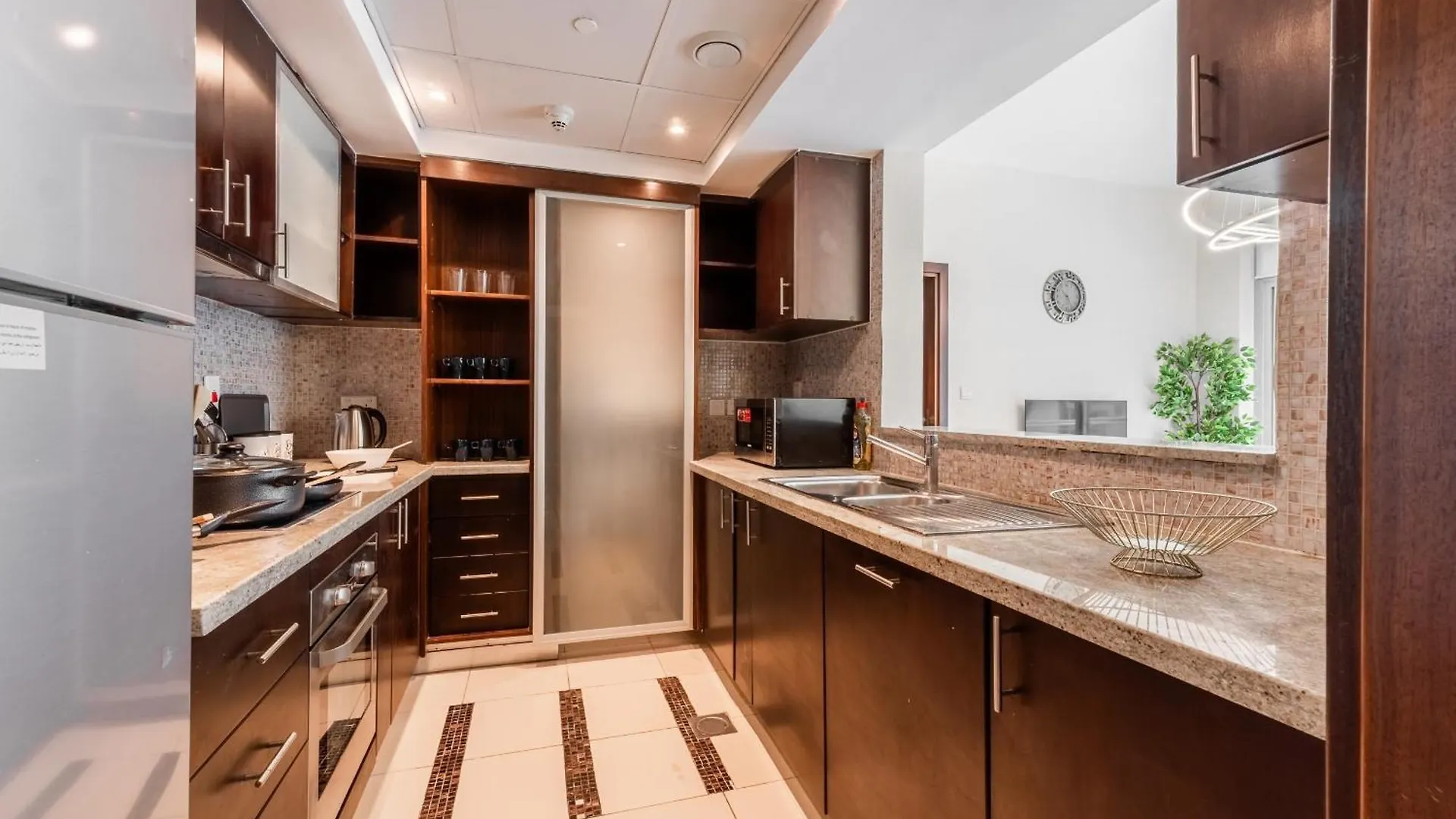 Apartment Chic 1Br Marina View Retreat